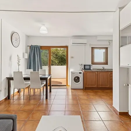 Charming With Big Terrace Apartment