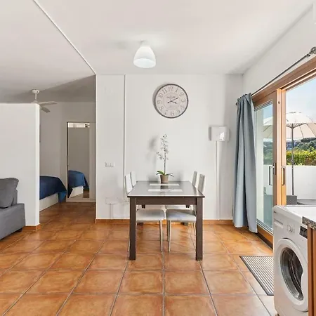 Charming With Big Terrace Apartment