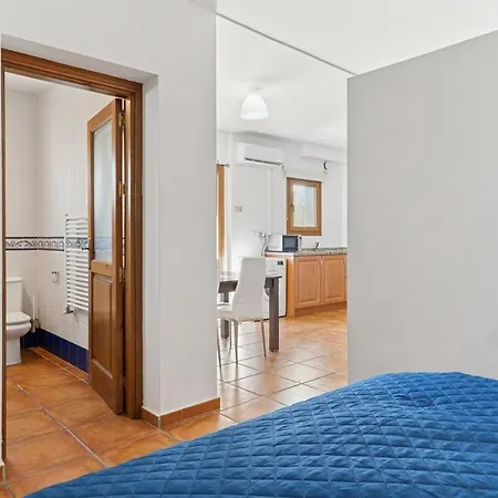 Charming With Big Terrace Apartment *